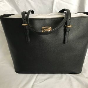 Michael Kors Large Carryall Tote in Black